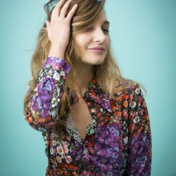 ragazza capelli biondi