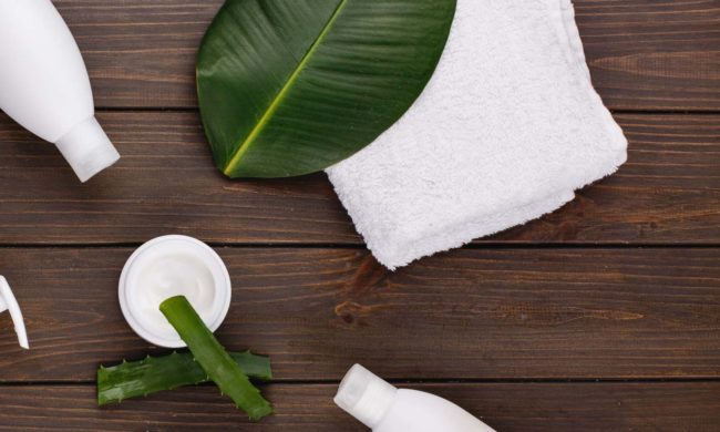 aloe vera e prodotti per capelli per creare una maschera in casa