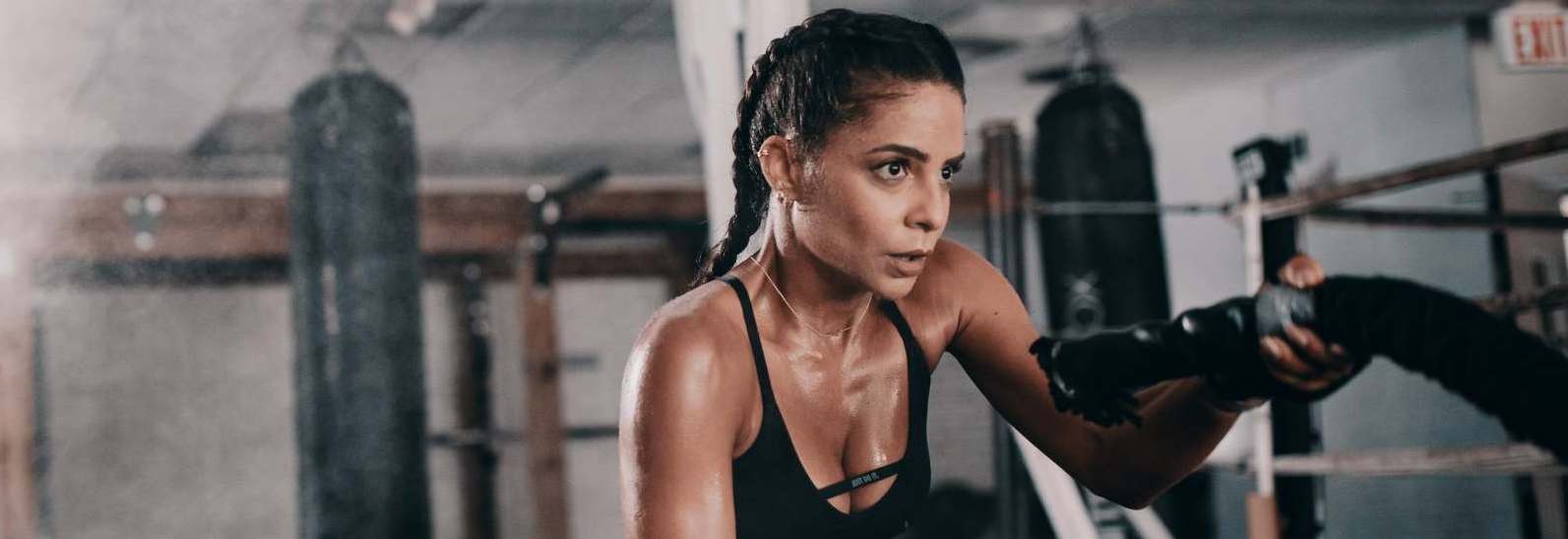 ragazza con boxer braids